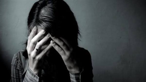 اتمسك في حمام البنات بيتحرش بواحدة.. عبير تطلب خلع زوجها في محكمة الأسرة