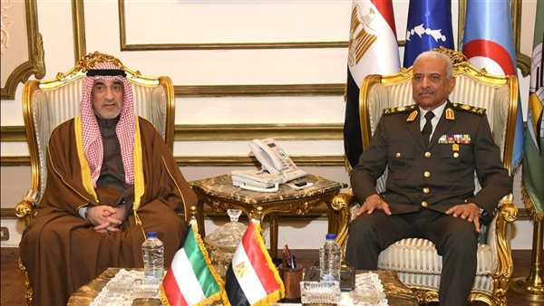 وزير الدفاع يلتقى النائب الأول لرئيس مجلس الوزراء ووزير الدفاع ووزير الداخلية الكويتى