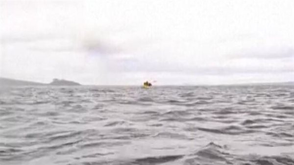 بعد أن ابتلعه.. شاب ينجح في الخروج من «بطن الحوت» والعودة للحياة من جديد | فيديو