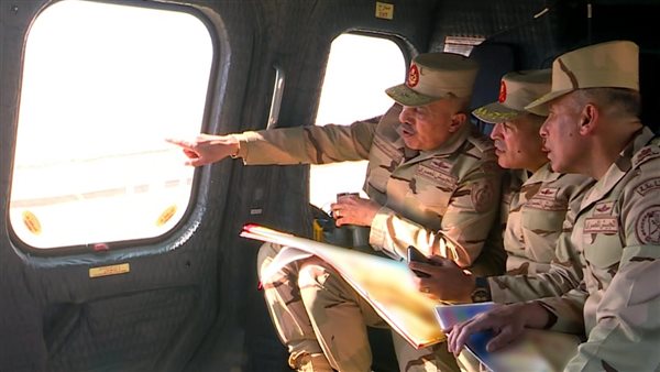 رئيس أركان حرب القوات المسلحة يتفقد إجراءات التأمين على الإتجاه الإستراتيجى الغربى