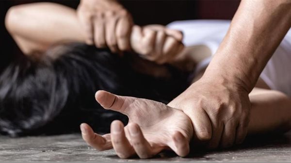استدرجوا فتاة وهتكوا عرضها بالإكراه.. القصة الكاملة لإحالة أوراق حلاق القليوبية للمفتي 