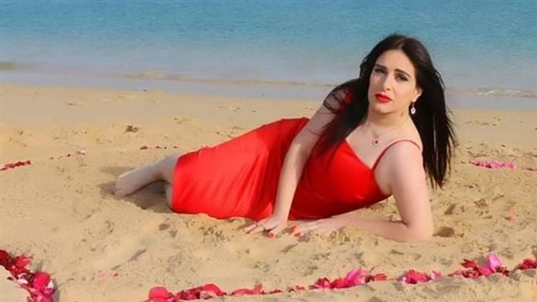  قبل الزفاف بيوم..ميرنا وليد تكشف سر تمزيق فستان فرحها 