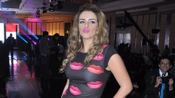 أول صورة لابنتها جودي.. دنيا عبدالعزيز تثير ضجة بإطلالة ساحرة | شاهد