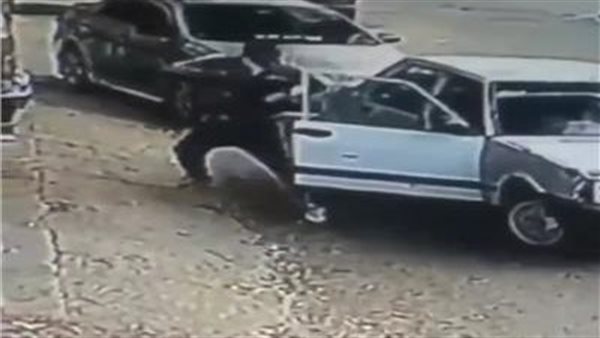 رصاصة في وضح النهار.. كاميرات ترصد لحظة إطلاق النار على تاجر كاوتش ببني سويف