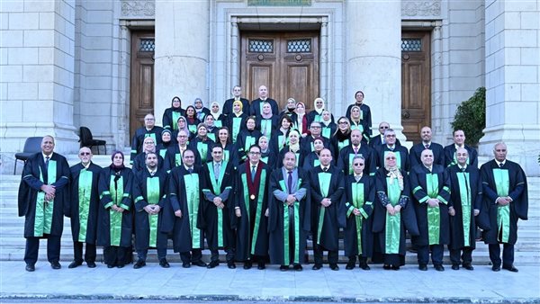 طب قصر العيني تحتفل بتخريج الدفعة 191.. صور