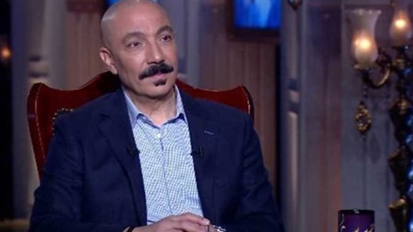 خلع زوجته للحجاب ودور شاذ.. تصريحات طارق لطفي تثير الجدل