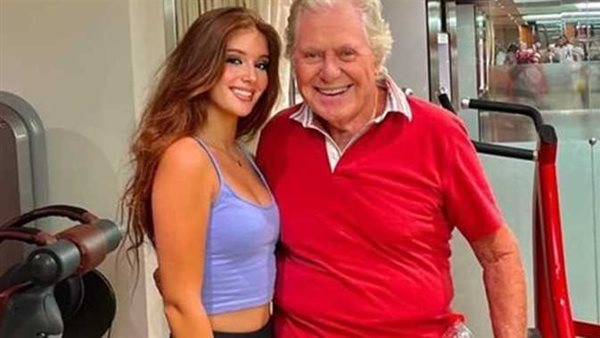 زعلت صحباتي.. حسين فهمي يكشف حقيقة زواجه من «فتاة الجيم» | فيديو