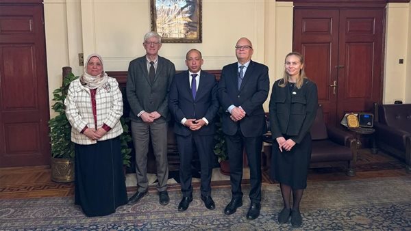 طب قصر العيني تستقبل السفير السويدي والبروفيسور يوهان كارلسون لتعزيز التعاون.. صور