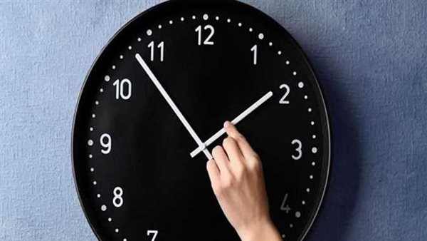 استعد لتقديم ساعتك.. آخر موعد للعمل بالتوقيت الشتوي 2025 وتطبيق الصيفي
