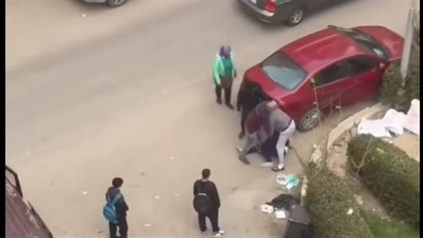 حطموا السيارة.. القصة الكاملة لمشاجرة مدينة الفردوس وتطورات الحادث في الجيزة | فيديو 