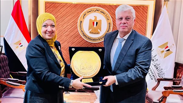 «تطوير التعليم بالوزراء» يُكرم «عاشور» تقديرًا لدعمه مشروع مراكز مهارات القرن الواحد والعشرين