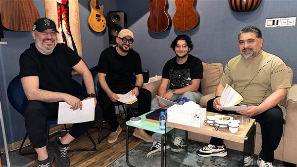 أحمد صادق يحترف الغناء وينضم الى عائلة 