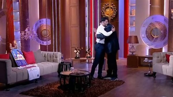 لا ترحل نحن نحبك.. رسالة مؤثرة من عمرو أديب لـ زيزو بشأن البقاء في الزمالك