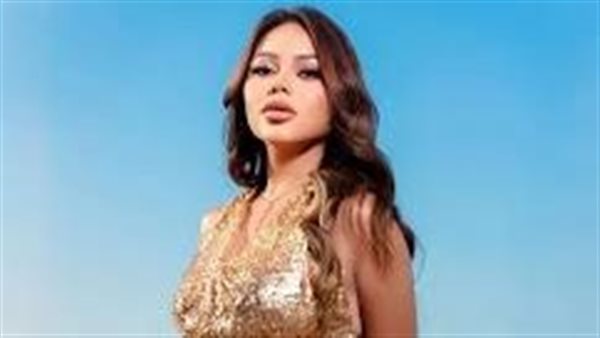 بالأبيض.. أسما إبراهيم تثير ضجة بهذه الإطلالة | شاهد 