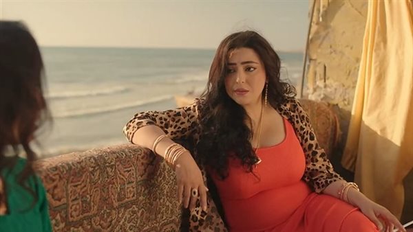 شوهت سمعتي.. نهى عابدين تكشف مفاجأة عن فنانة شهيرة حاربتها | فيديو