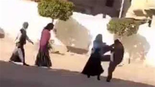 بعد إحالة مدير مدرسة وآخرين للمحاكمة.. القصة الكاملة لواقعة فيديو طالبتي البحيرة