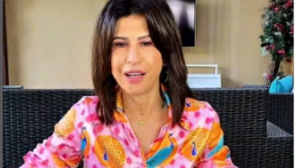 ماذا فعلت؟.. أمينة شلباية تثير الجدل بشأن تقاليد أكل الرنجة