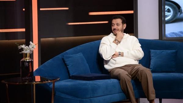 عمرو الليثي يضطر لإنهاء الحلقة.. سر انهيار مصطفى شعبان في برنامج واحد من الناس