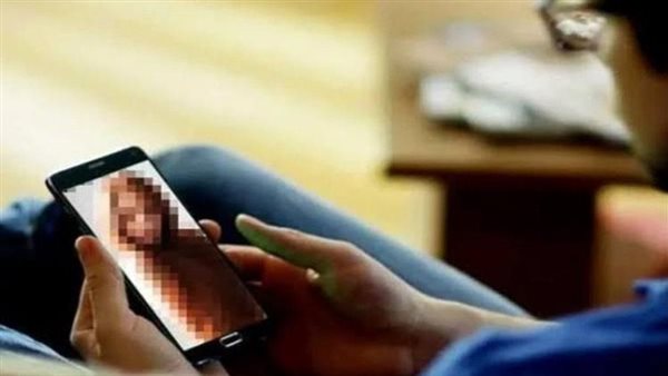 طلب معاشرتها.. تفاصيل مثيرة في قتل شاب بسبب فيديوهات لزوجته