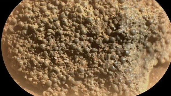 تشبه طبق العدس.. حكاية صخرة حيرت العلماء