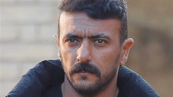 كيف علق عليها؟.. سيدة تدعو لـ أحمد العوضي من أمام الكعبة | فيديو