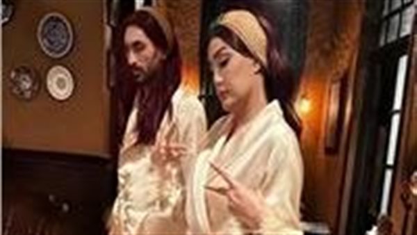 مفاجأة من الكواليس.. لماذا استعانت غادة عبدالرازق بدوبلير رجل في مسلسل شباب امرأة؟ | فيديو