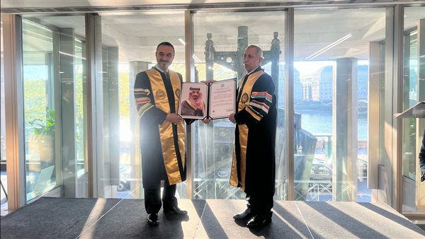 الأكاديمية العربية تمنح الأمير خالد بن بندر الدكتوراه الفخرية في العلوم الإنسانية