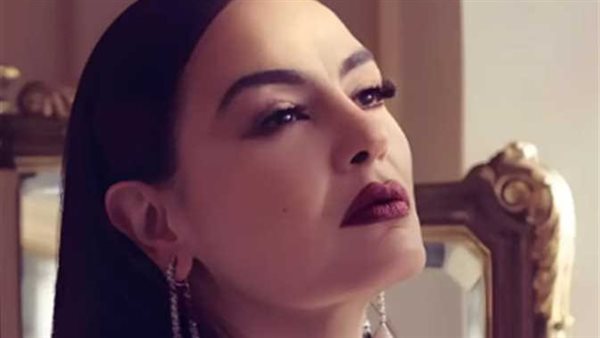 ما القصة؟.. شريهان تثير قلق جمهورها بعد ظهور نادر في جنازة حماة رامي صبري | شاهد