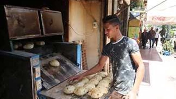 بعد رفع البنزين والسولار.. حقيقة زيادة سعر العيش السياحي والفينو والمدعم | فيديو