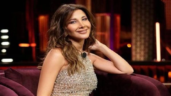 جاكت قصير.. نانسي عجرم تثير ضجة بهذه الإطلالة | شاهد