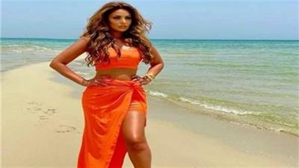  فستان جريء.. مي سليم تثير ضجة بهذه الإطلالة | شاهد