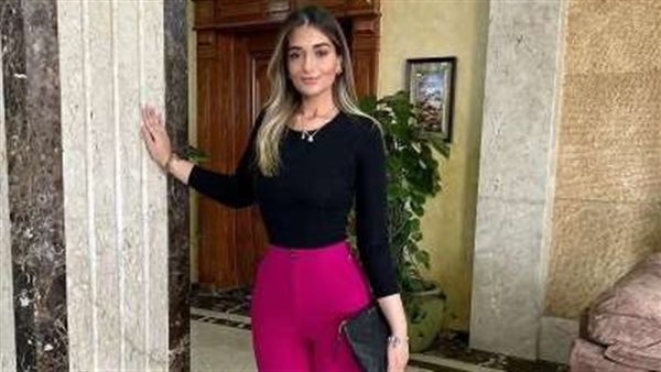 برشاقة لافتة..ملك أحمد زاهر تثير الجدل بهذه الإطلالة | شاهد