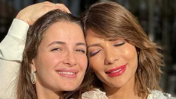 بين التكريم والتشميع.. لماذا أغلقت الصحة مركز تجميل شام الذهبي ابنة الفنانة أصالة؟ | شاهد