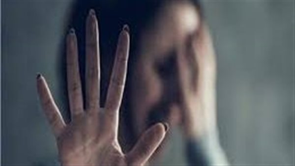 كانت مع ابنها.. تفاصيل القبض على 4 شباب لتحرشهم بسيدة في التجمع