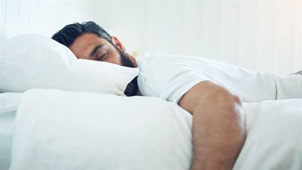 تصل لـ16 ساعة يوميًا.. طبيب يكشف عدد ساعات النوم المناسبة للإنسان | فيديو