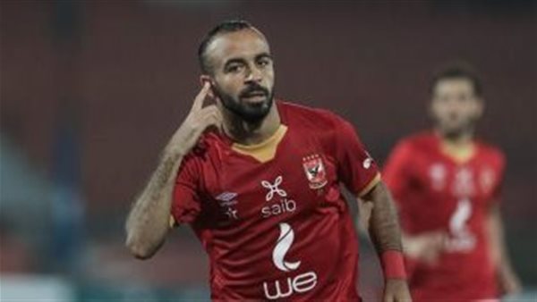  صورة أثارت الجدل.. ما سبب تواجد أفشة أمام نادي الزمالك؟ 