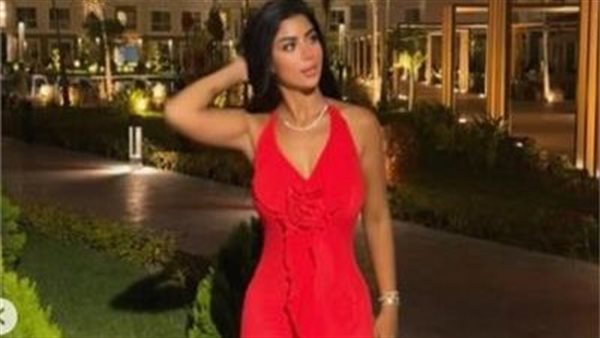  في عيد ميلادها.. كارولين عزمي تثير ضجة بهذه الإطلالة | شاهد