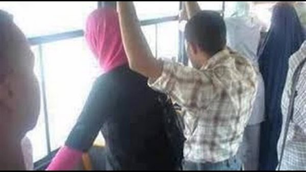 تفاصيل مثيرة في القبض على عامل تحـ رش بقتاة داخل اتوبيس بالقاهرة 