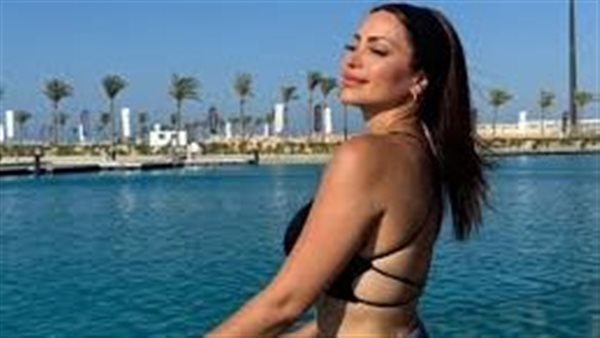 في اليخت.. نسرين طافش تثير ضجة بهذه الإطلالة | شاهد