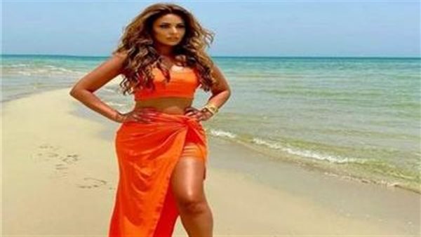  بالمايوه.. مي سليم تثير ضجة بإطلالة جريئة على البحر | شاهد