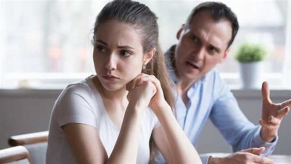 زوجتي جلست تبكي لأسباب غريبة.. زوج يقيم دعوى نشوز أمام محكمة الأسرة