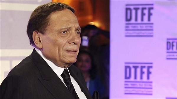 تعرف على حقيقة دخول عادل إمام العناية المركزة بعد تدهور حالته الصحية 