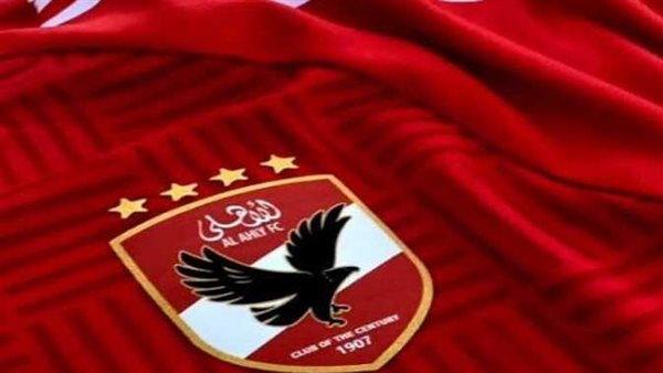 تمهيدًا للرحيل.. نجم الأهلي يفاجئ الإدارة برسالة حاسمة