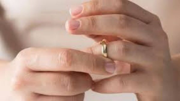 عيشني معاه في الحرام سنة.. صرخة زوجة أمام محكمة الأسرة 