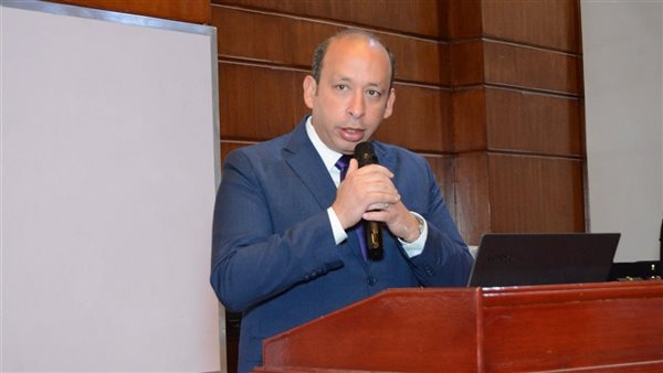 عميد قصر العيني يهنئ القيادات الأكاديمية الجديدة بالكلية ويثمّن جهود القيادات السابقة