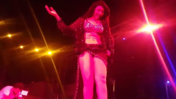 ماريجوانا وشاي مخلوط بزيت مخدر.. التفاصيل الكاملة للقبض على راقصة شهيرة بمطار القاهرة