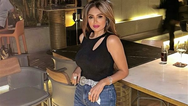 خصر منحوت.. سمر يسرى تثير الجدل بإطلالتها اللافتة | شاهد