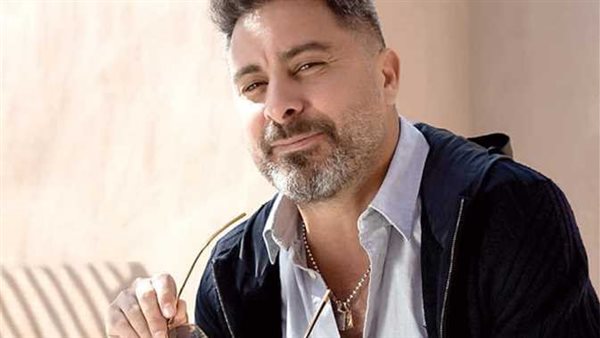 هادي الباجوري يثير الجدل مجددًا: ماكذبتش لما قلت معنديش مشكلة مراتي تتباس في مشهد | شاهد