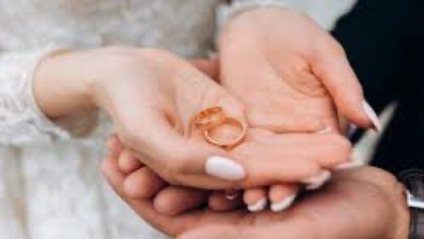  وهم الزواج المزيف والعقود المضروبة.. القصة الكاملة لجريمة الخاطبة على الإنترنت 