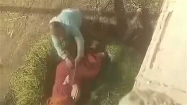 ضربها بالشومة.. التفاصيل الكاملة لضبط المتهم بالتعدي على سيدة في الشارع بالدقهلية